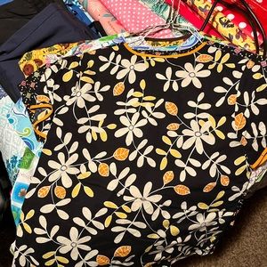 Set of 6 Scrub Large Tops. Can by per top for $5 each or $25 for all.